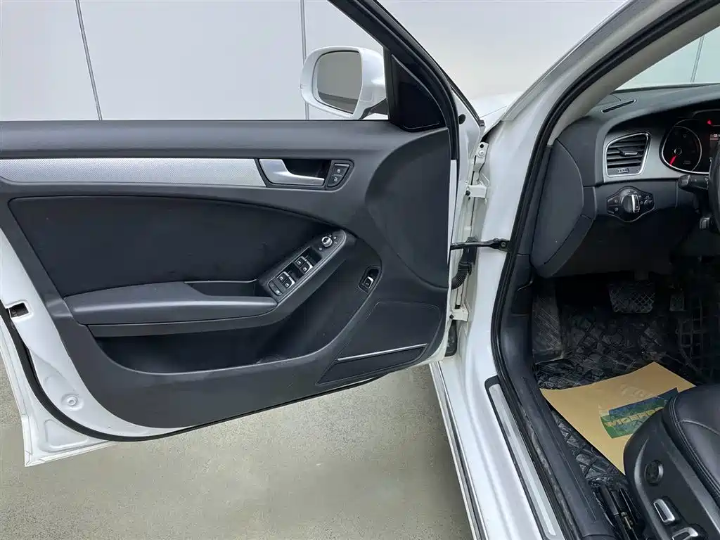Audi A4L 2016 model 35 TFSI automatic standard edition