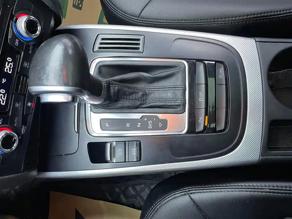 Audi A4L 2016 model 35 TFSI automatic standard edition