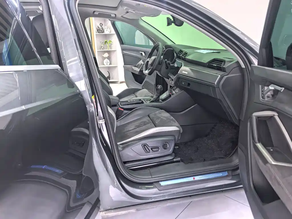 Audi Q3 2023 35 TFSI Sportline (1.4T)