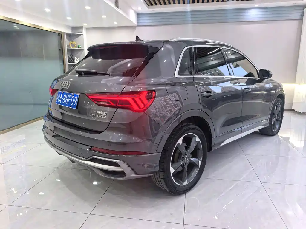 Audi Q3 2023 35 TFSI Sportline (1.4T)