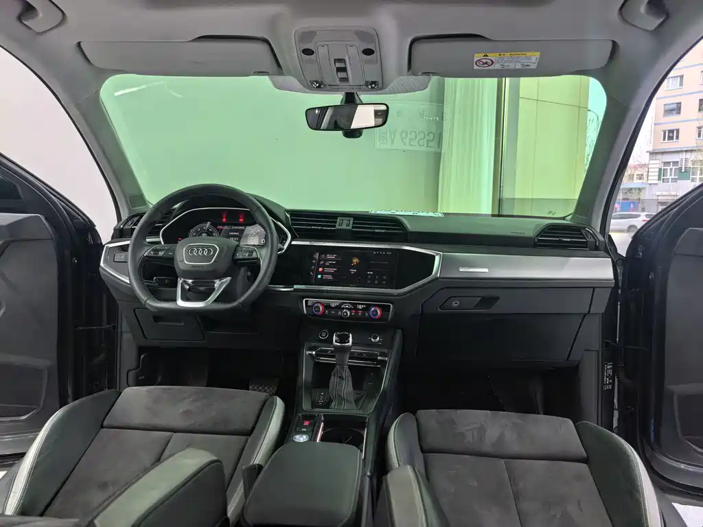 Audi Q3 2023 35 TFSI Sportline (1.4T)