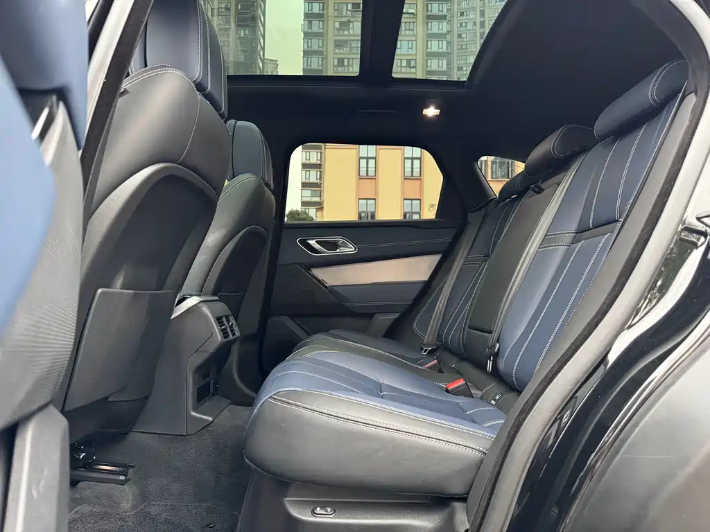 Range Rover Velar 2023 250PS Matte Black Edition