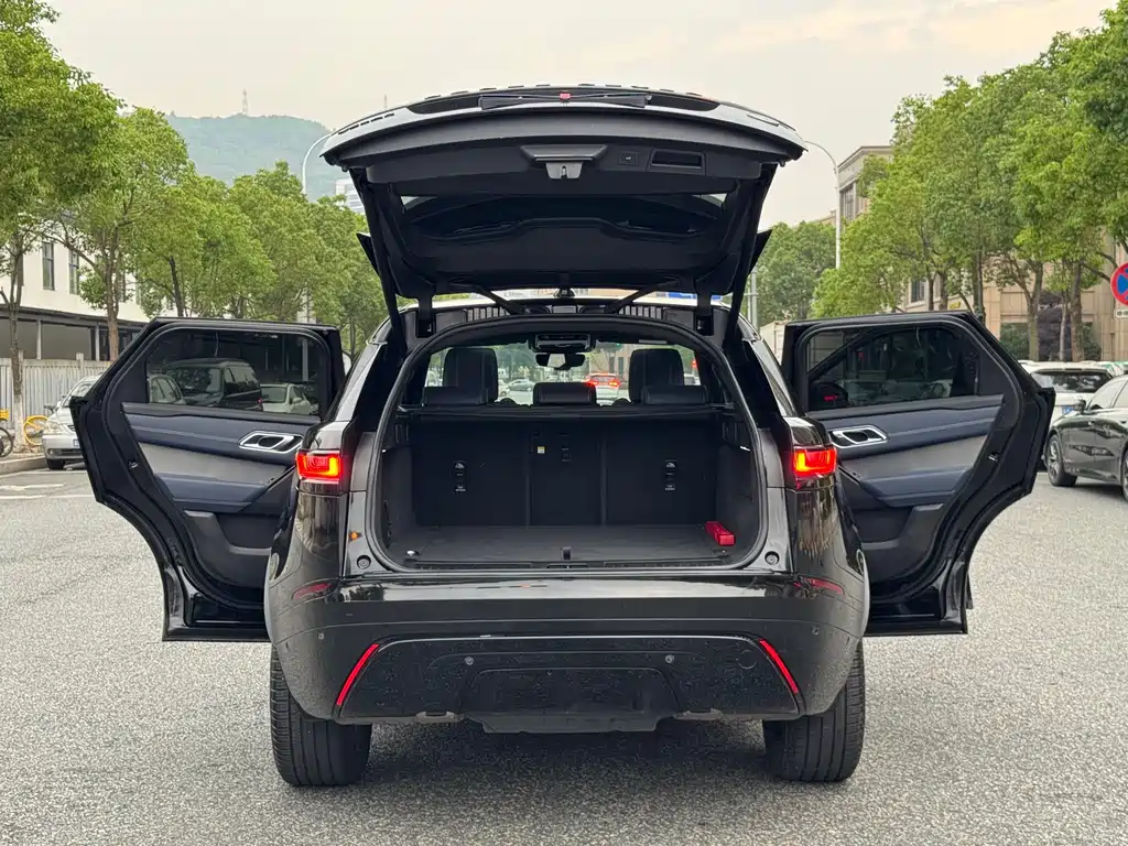 Range Rover Velar 2023 250PS Matte Black Edition