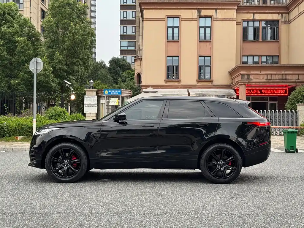 Range Rover Velar 2023 250PS Matte Black Edition