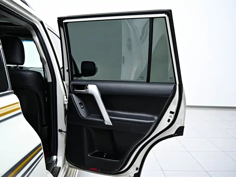 Prado 2019 3.5L Automatic TX-L Prestige Edition Rear Spare Tire