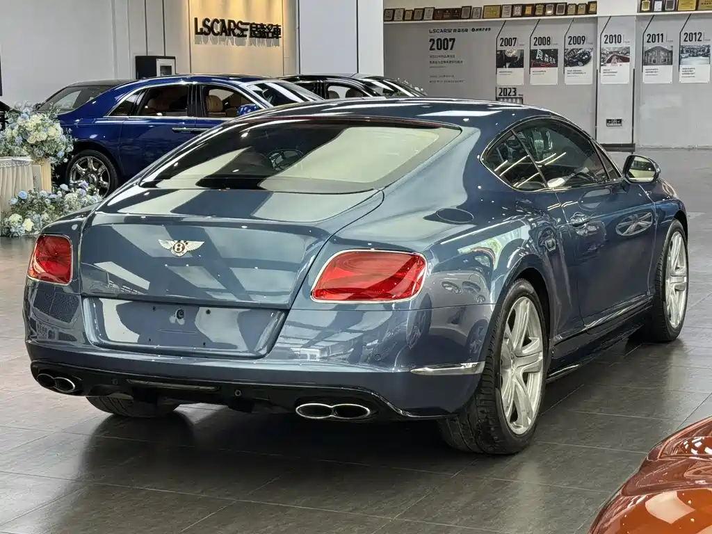 Audi A8 2014 model 4.0T GT V8 S standard edition