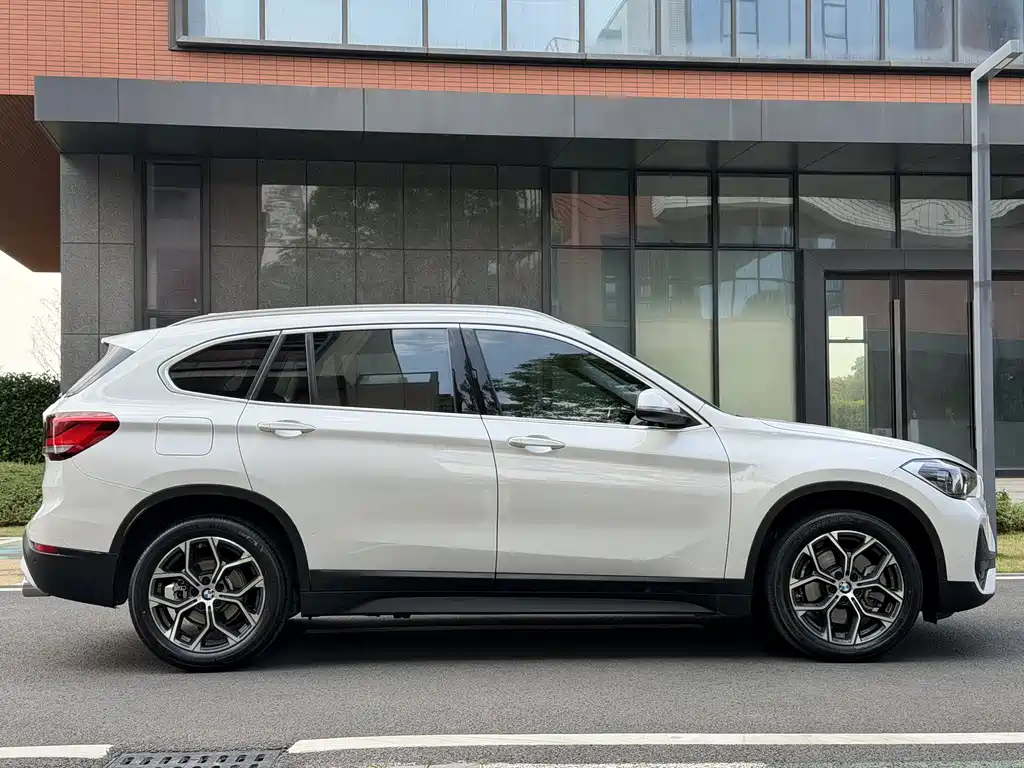BMW X1 2022 sDrive25Li Leading Edition