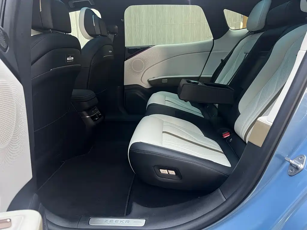 Jizhe 007 GT 2025 Edition Four-Wheel Drive Intelligent Driving Version 75kWh