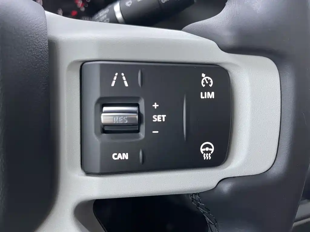 Land Rover Defender 2024 110 3.0T P400 XS