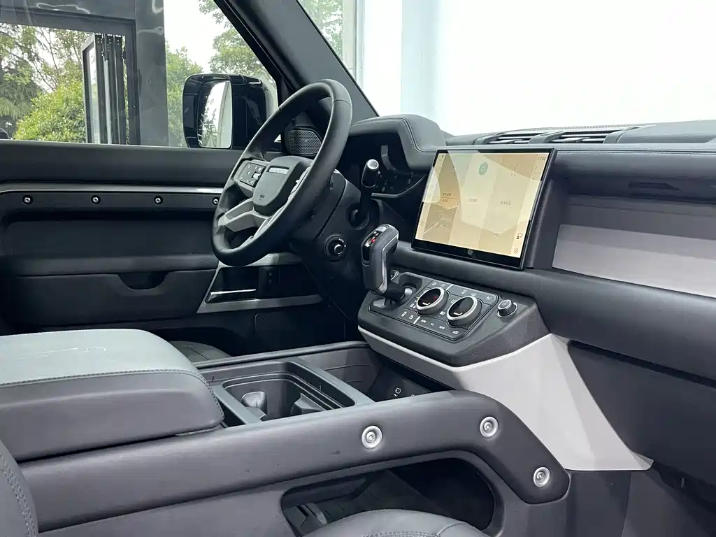 Land Rover Defender 2024 110 3.0T P400 XS
