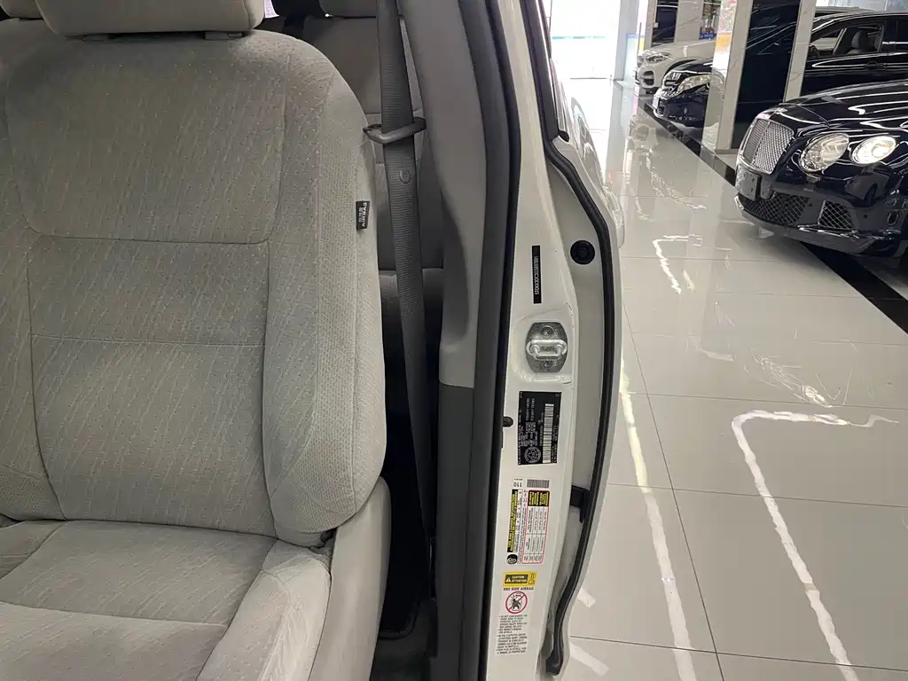 Sienna 2015 3.5L Two-Wheel Drive LE