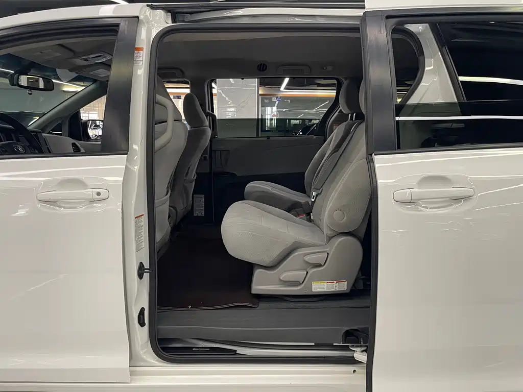 Sienna 2015 3.5L Two-Wheel Drive LE