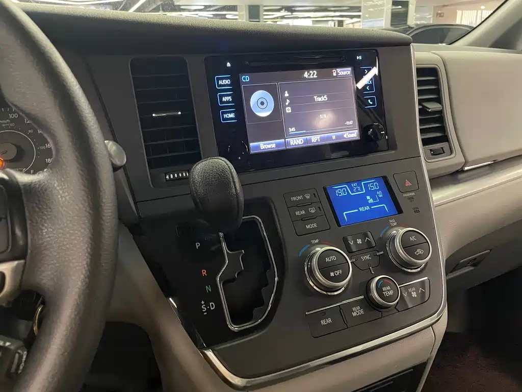 Sienna 2015 3.5L Two-Wheel Drive LE