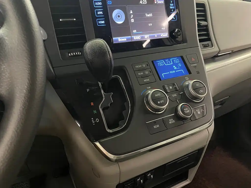Sienna 2015 3.5L Two-Wheel Drive LE