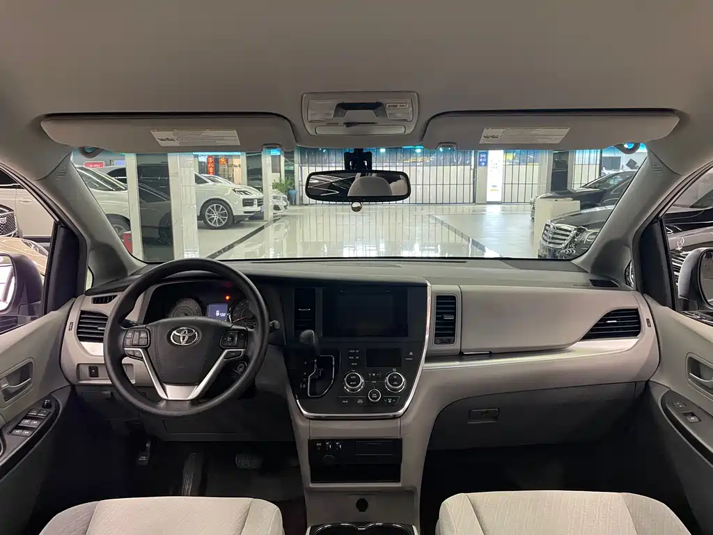 Sienna 2015 3.5L Two-Wheel Drive LE
