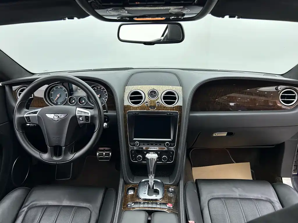 Audi A8 2015 model 4.0T GT V8 standard edition