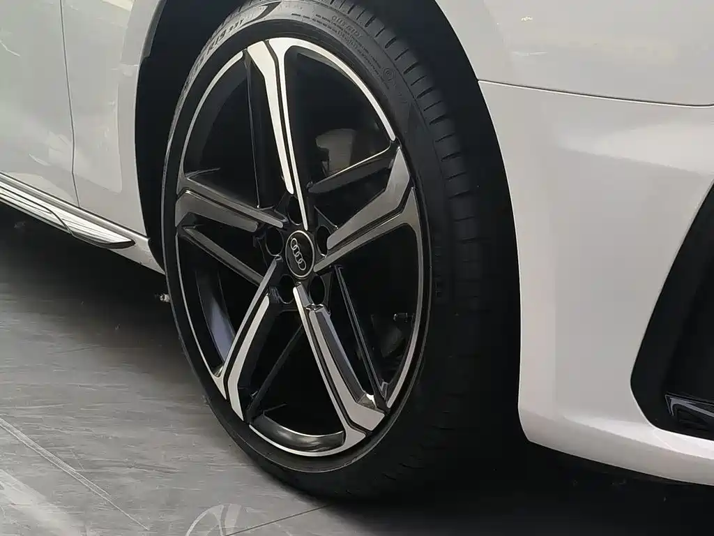 Audi A4L 2024 40 TFSI Luxury Dynamic Edition