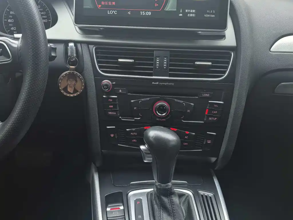 Audi A4L 2012 model 2.0 TFSI automatic comfort edition