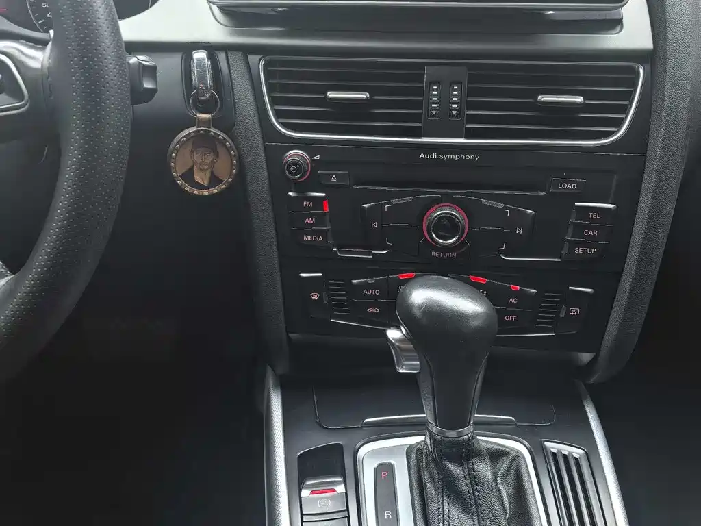 Audi A4L 2012 model 2.0 TFSI automatic comfort edition