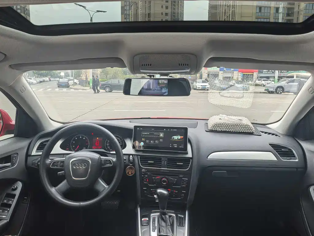 Audi A4L 2012 model 2.0 TFSI automatic comfort edition