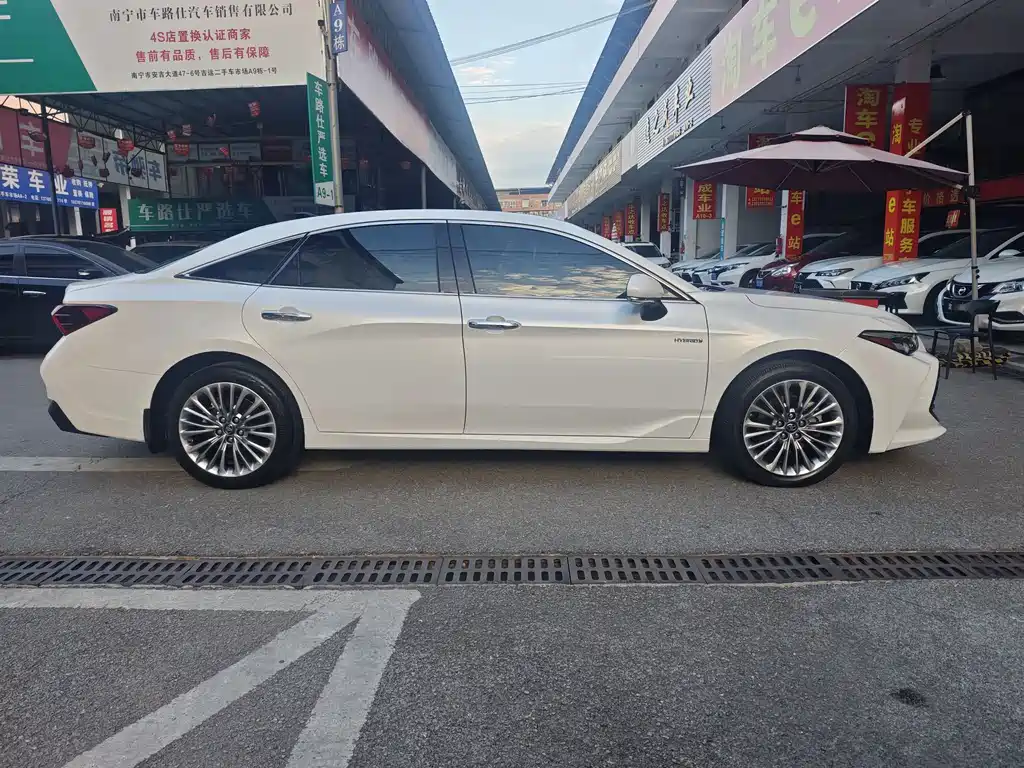Asia Dragon 2019款 Hybrid 2.5L XLE Prestige Edition National V