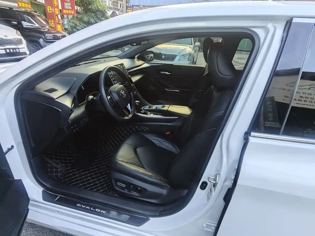 Asia Dragon 2019款 Hybrid 2.5L XLE Prestige Edition National V