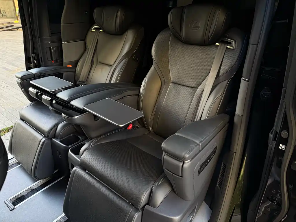 Lexus LM 2023 350h 7-Seat Junya Edition
