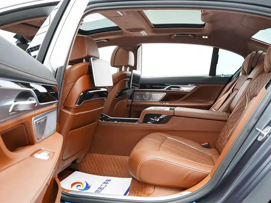 BMW 7 Series 2018 740Li xDrive Luxury Edition M Sport Package