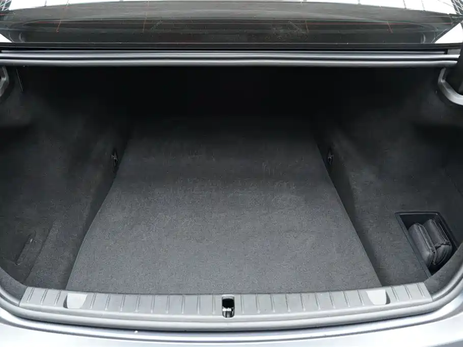 BMW 7 Series 2018 740Li xDrive Luxury Edition M Sport Package