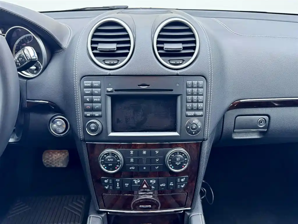 Mercedes-Benz GL Class 2010 GL 550 4MATIC US-spec