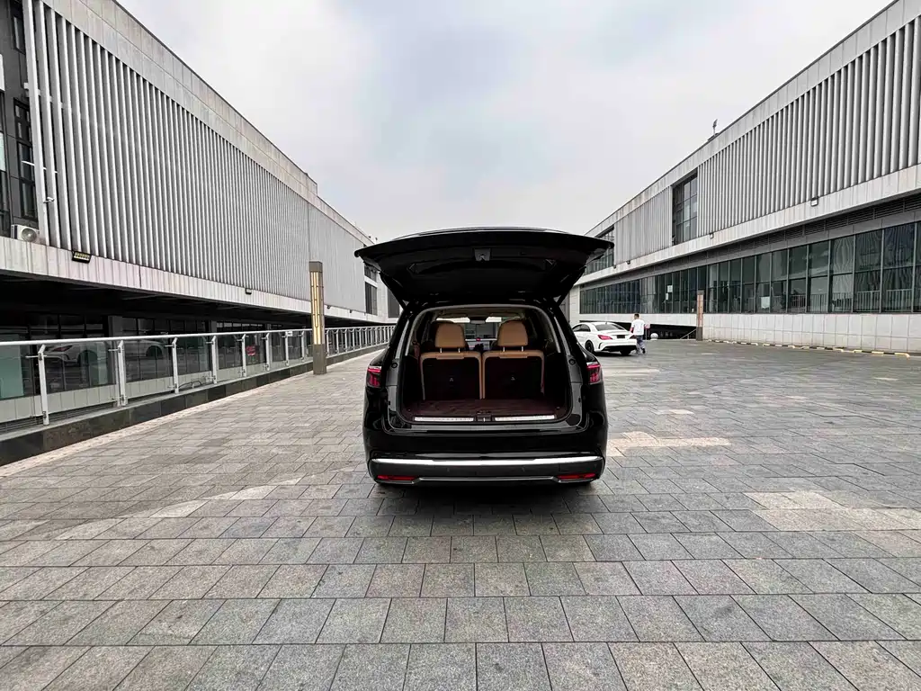 SUV M8 2025 Edition Range-Extended Ultra Version 53.4kWh 6-Seat Version 192-line LiDAR)