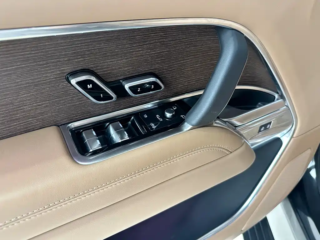 Range Rover 2025 Edition 3.0 L6 400PS Grand Extended Version