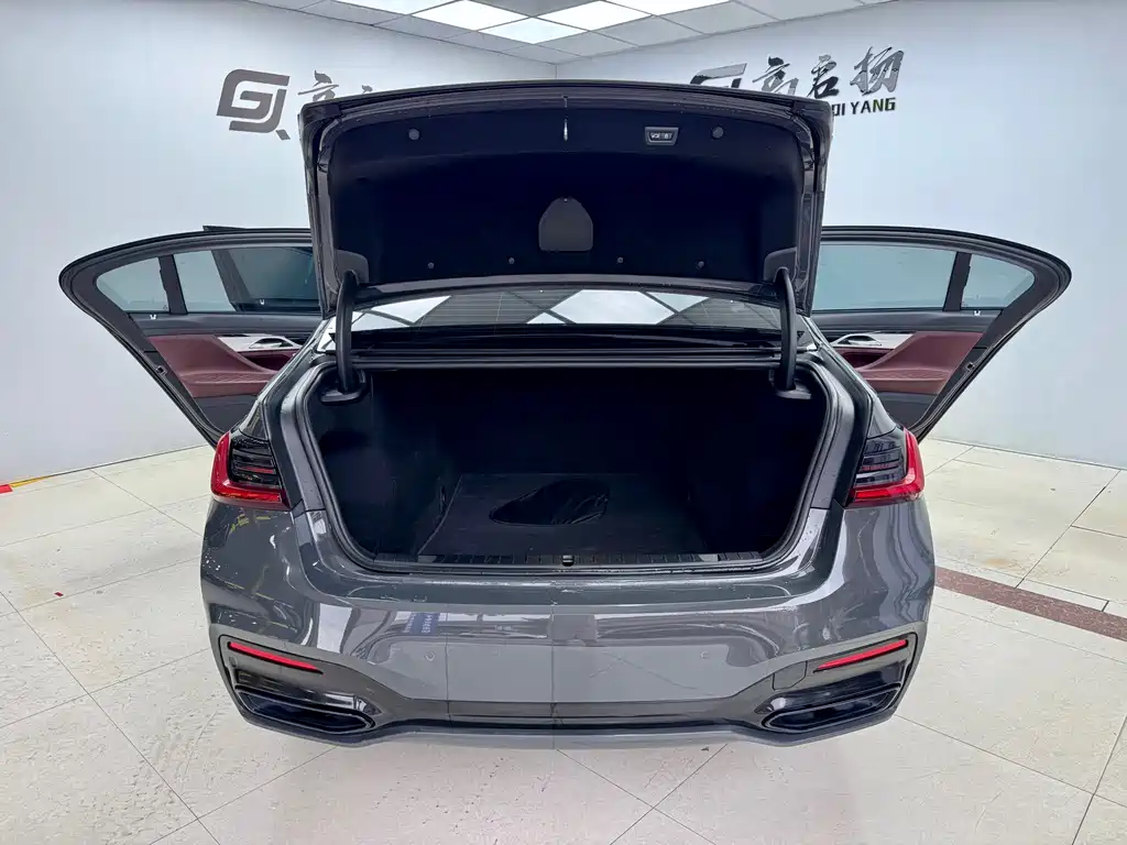 BMW 7 Series 2019 740Li xDrive Executive M Sport Package