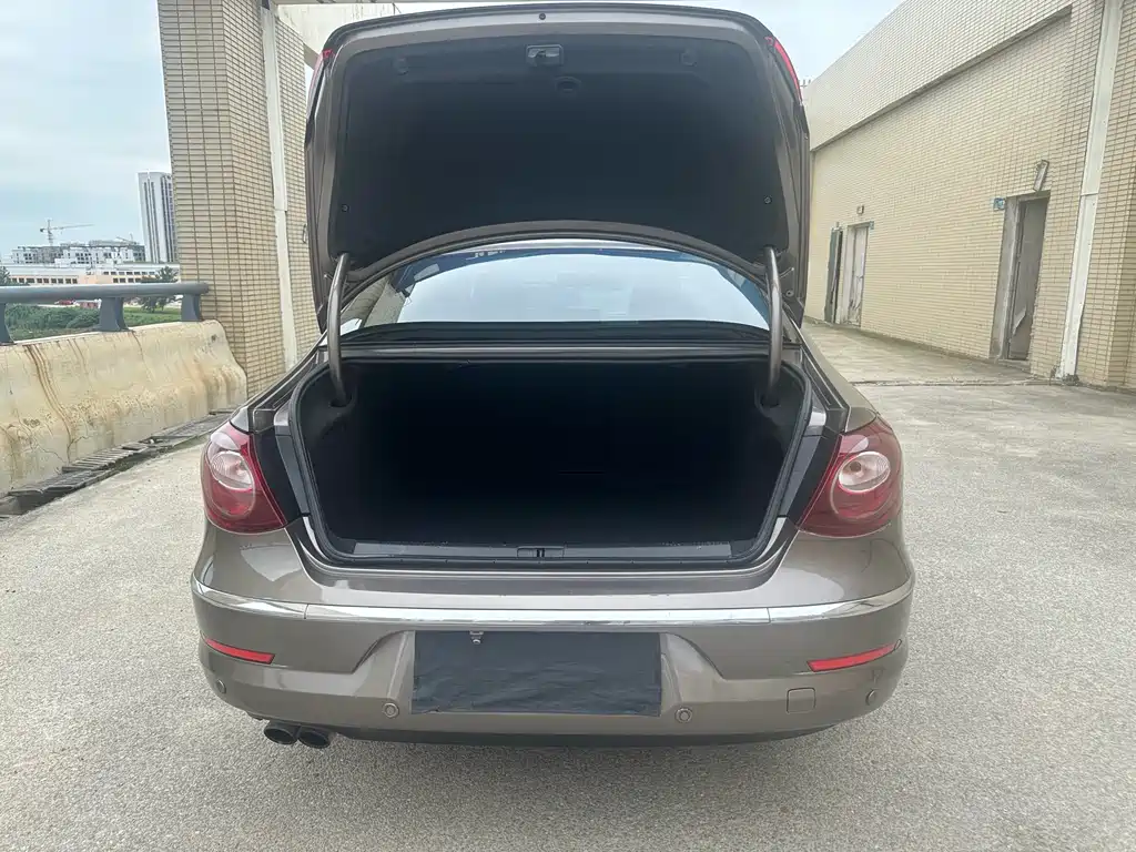 One Auto-Volkswagen CC 2011 Model Luxury Edition