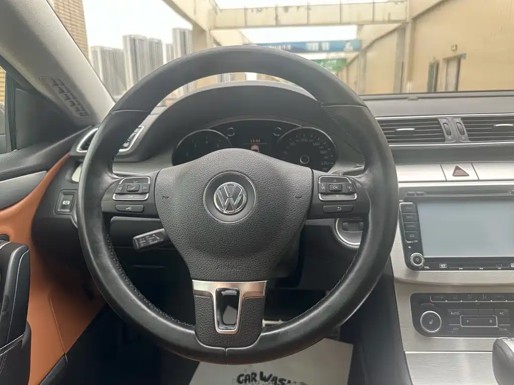 One Auto-Volkswagen CC 2011 Model Luxury Edition