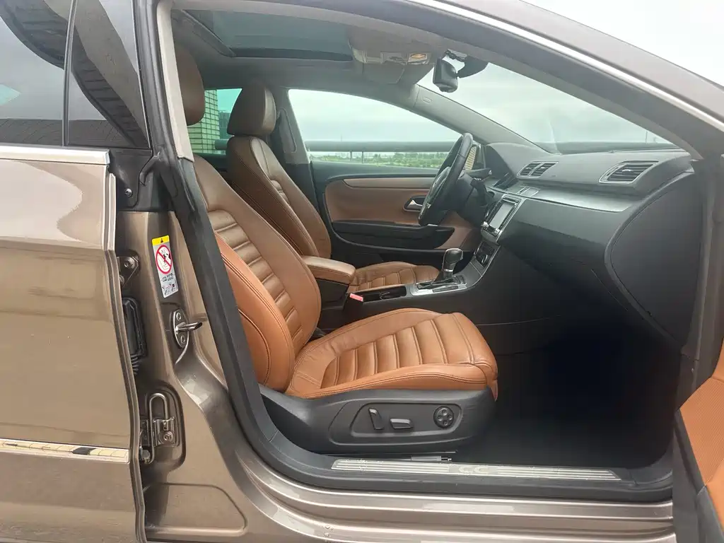 One Auto-Volkswagen CC 2011 Model Luxury Edition