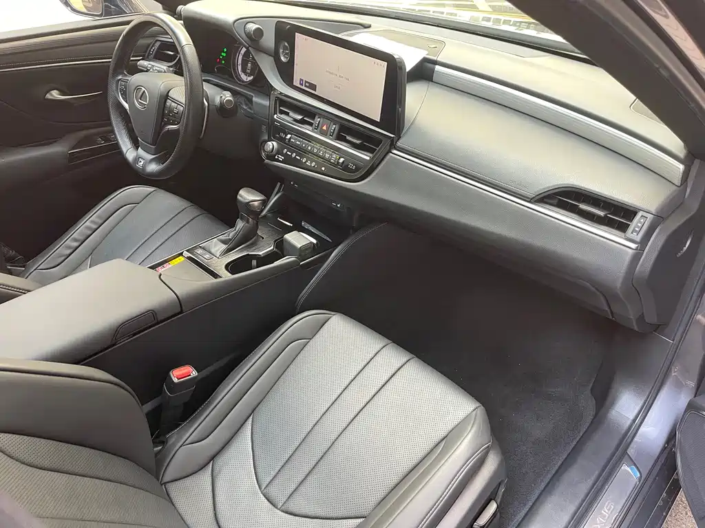Lexus ES 2022 300h F SPORT