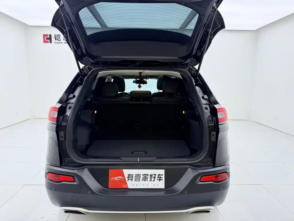 Freedom Light 2017 2.4L Leading Edition