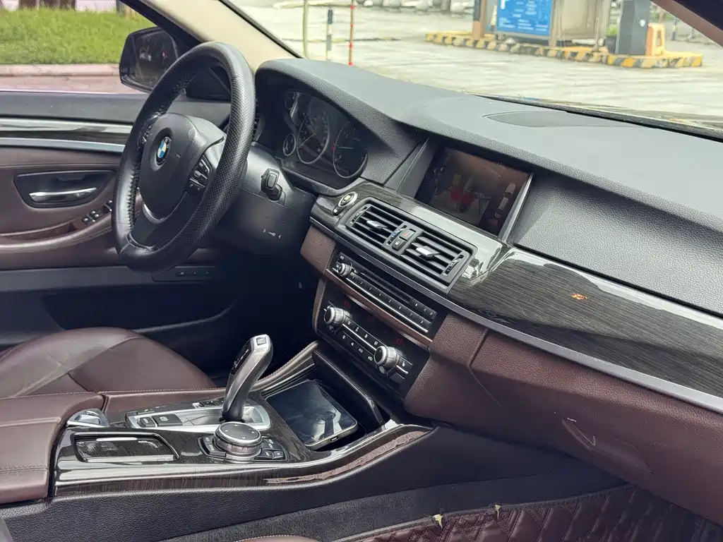 BMW 5 Series 2014 525Li Luxury Design Package