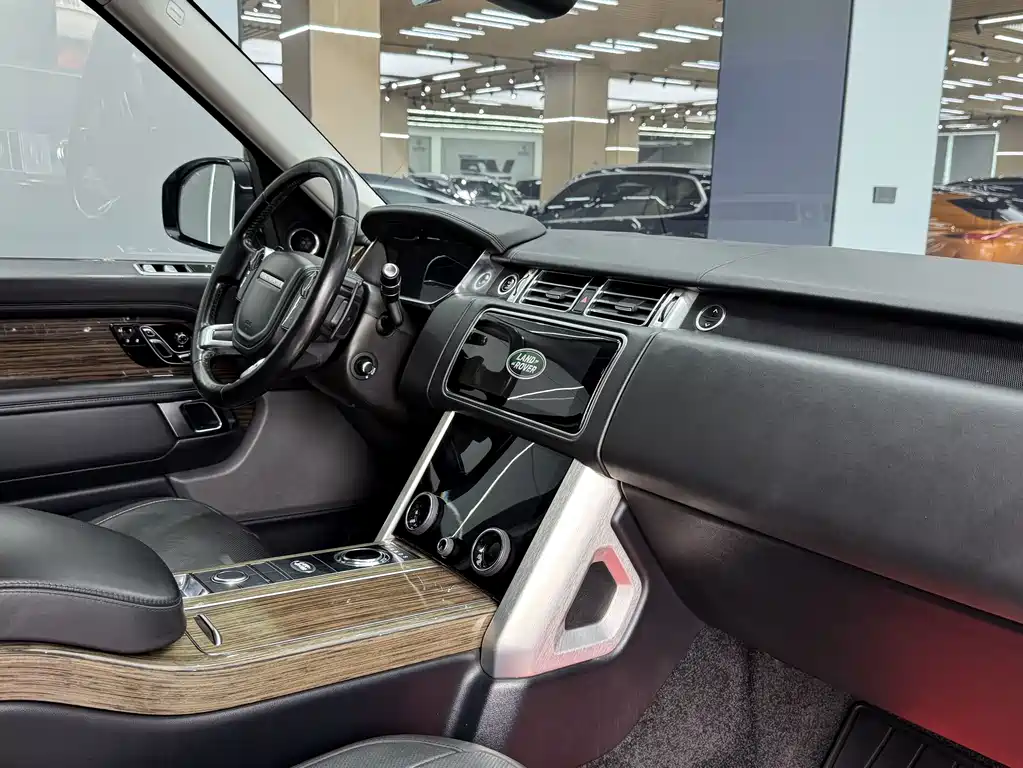 Range Rover 2019 3.0 SC V6 Long Wheelbase Edition