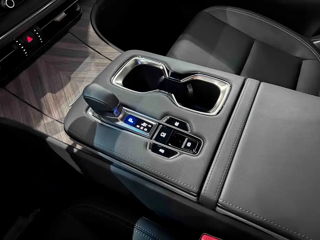 Lexus LM 2023 350h 7-Seat Grandeur Edition