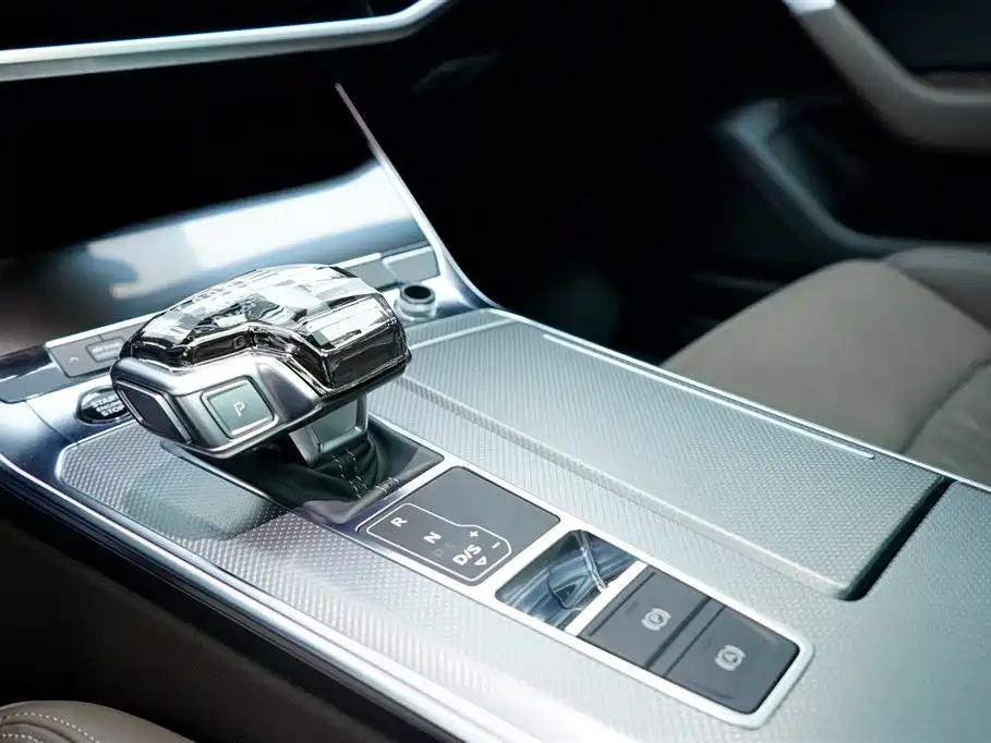 Audi A7L 2024 45TFSI quattro S-line Jianyuan Type Flow Crystal Package