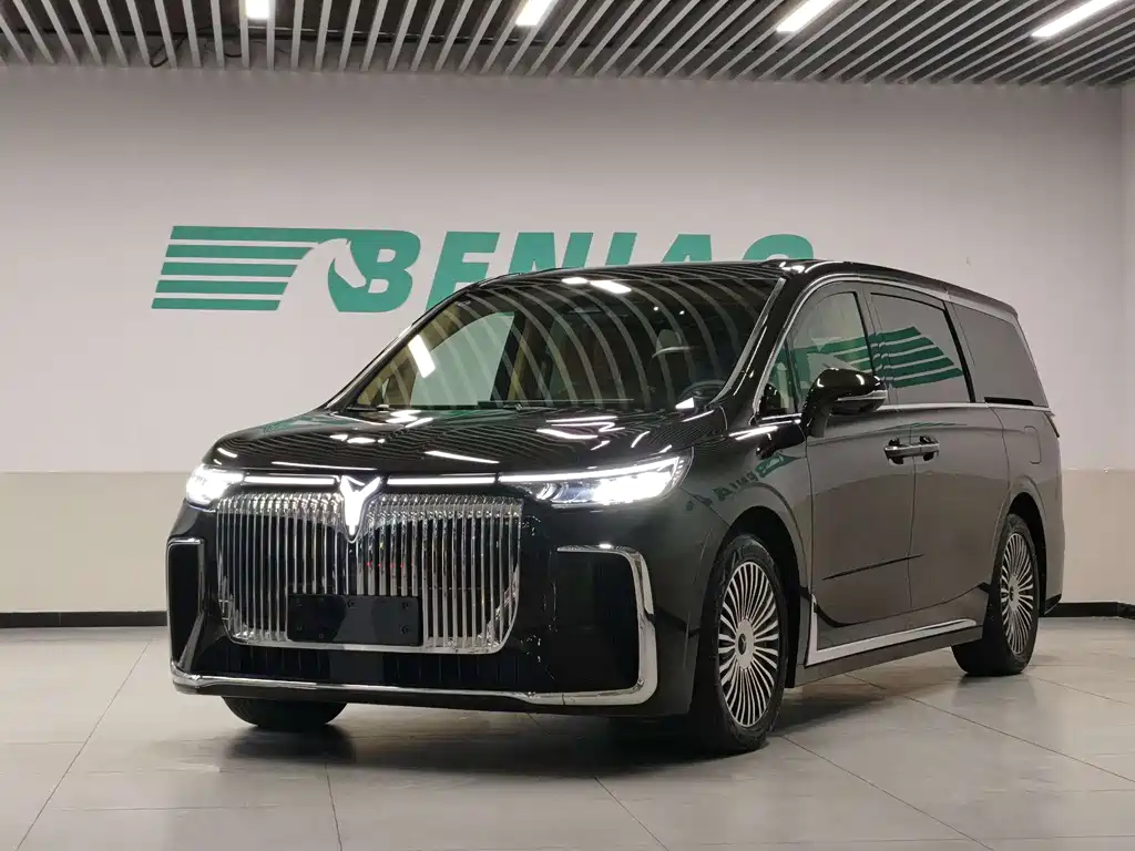 Dreams Maker 2025款 PHEV All-Wheel Drive Prestige Kunpeng Edition