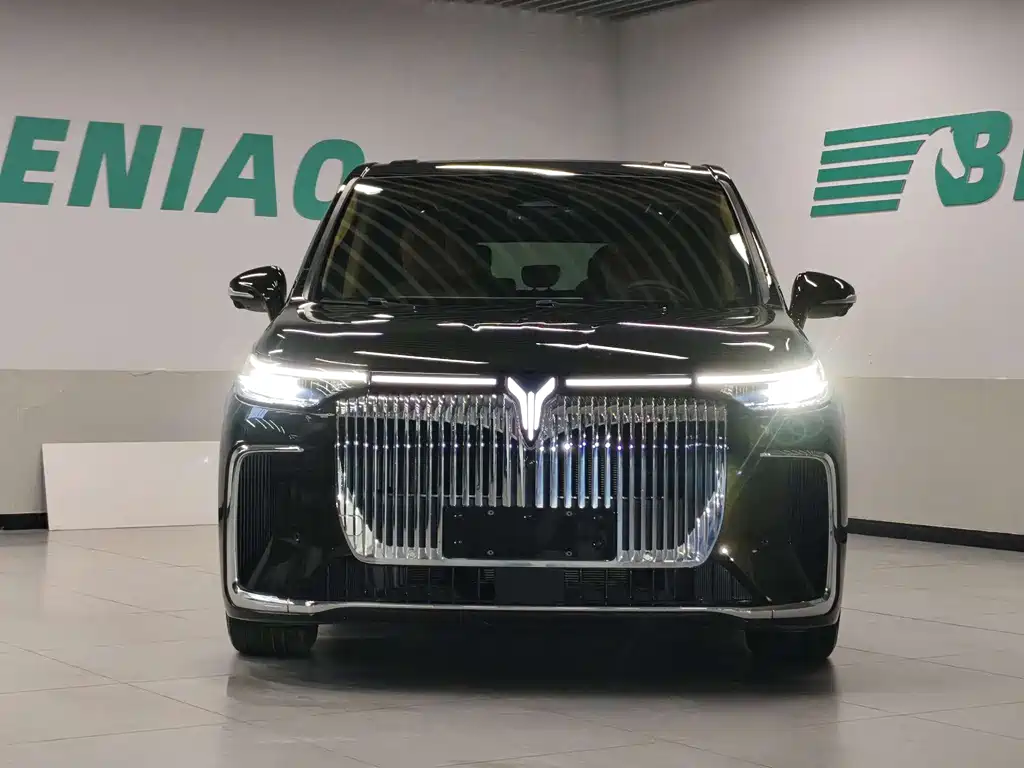 Dreams Maker 2025款 PHEV All-Wheel Drive Prestige Kunpeng Edition