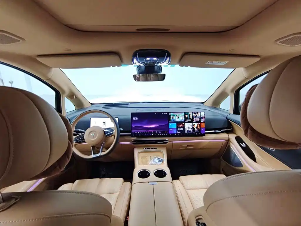Dreams Maker 2025款 PHEV All-Wheel Drive Prestige Kunpeng Edition