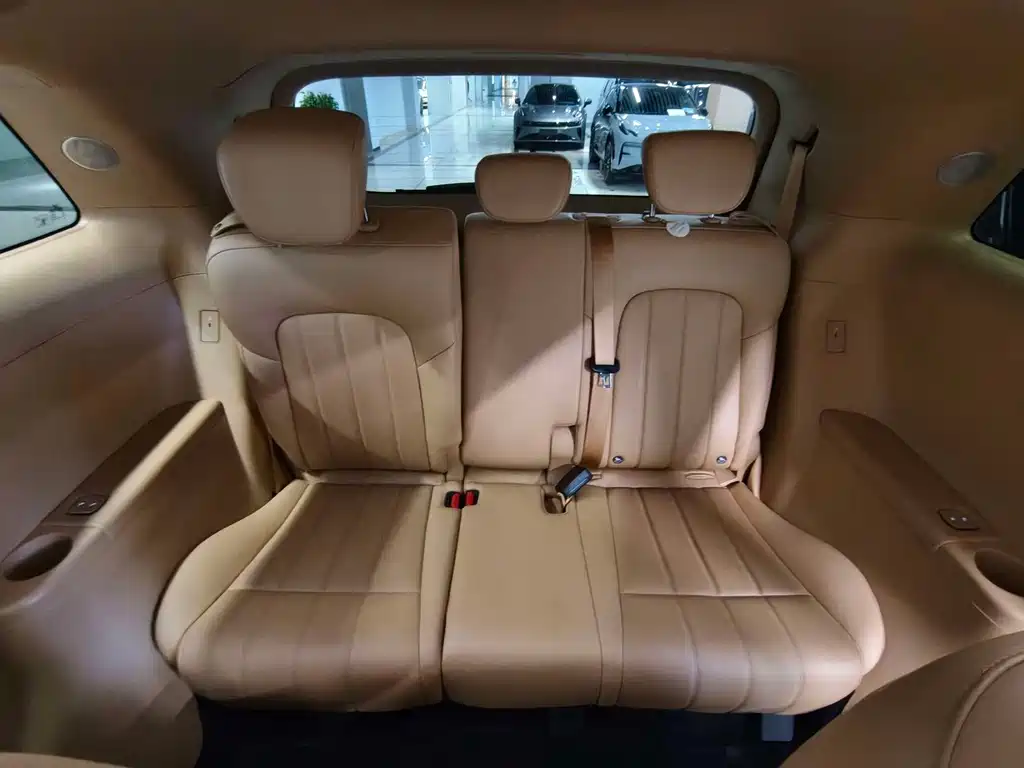 Dreams Maker 2025款 PHEV All-Wheel Drive Prestige Kunpeng Edition