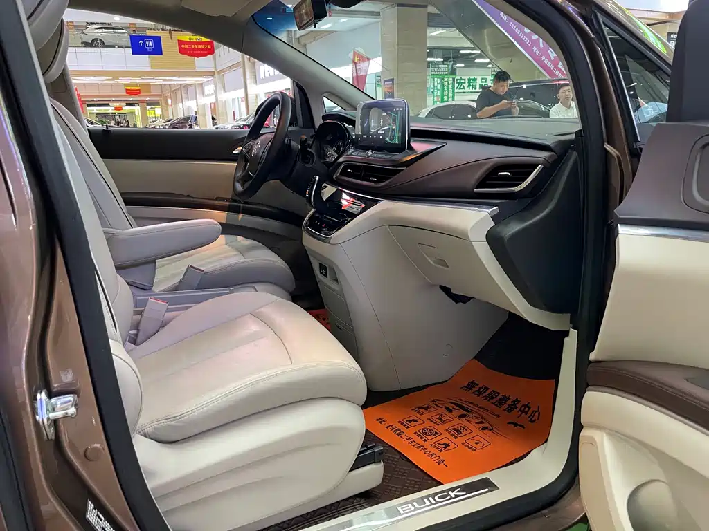Buick GL8 2020 Luxury Executive Coach 652T尊贵型