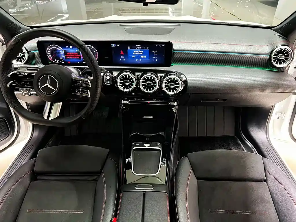 Mercedes-Benz A 200 L 2025 Fashion Edition