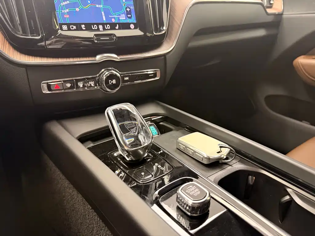 Volvo XC60 2022 B5 AWD Intelligent Comfort Luxury Edition