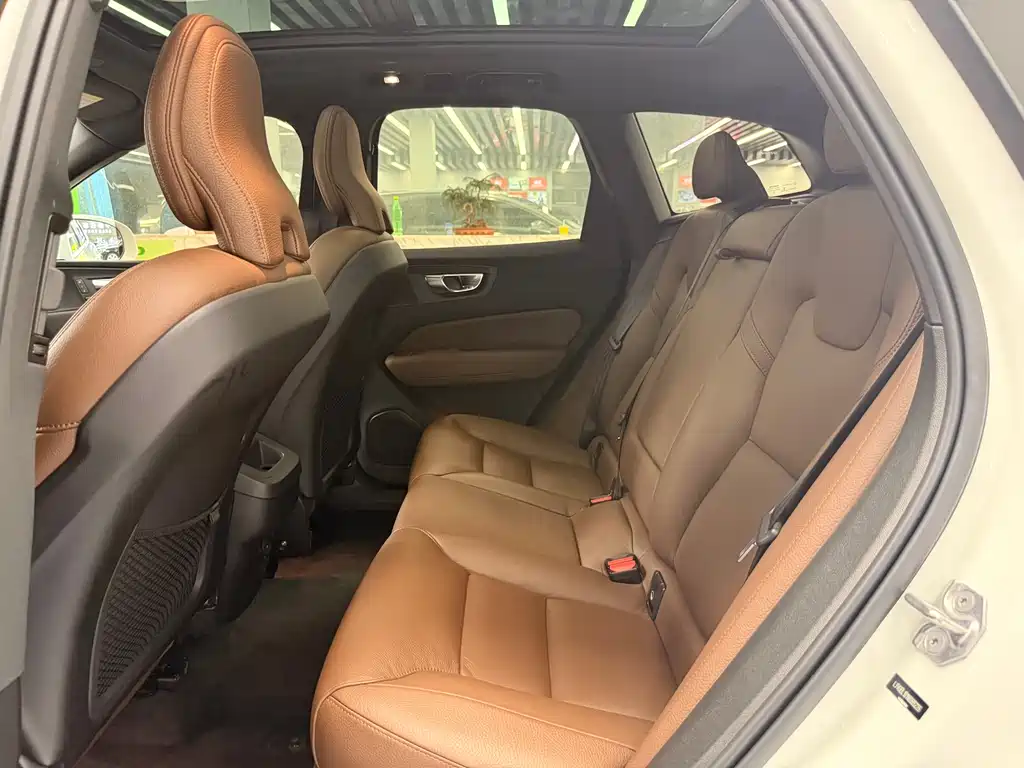 Volvo XC60 2022 B5 AWD Intelligent Comfort Luxury Edition